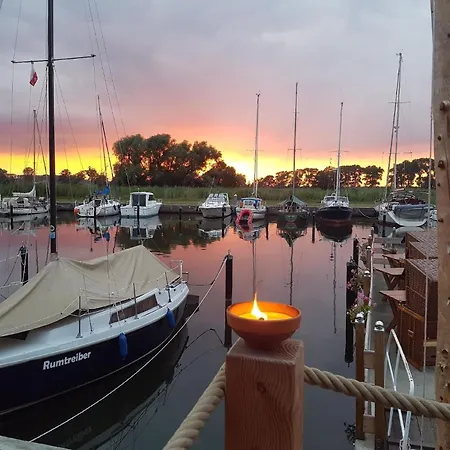 Ferienstudio Mit Balkon Und Wasserblick Apartman Ueckermünde